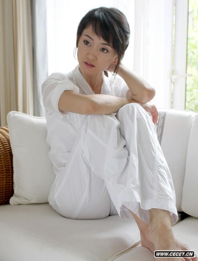 張定涵黑白寫(xiě)真顯魅力