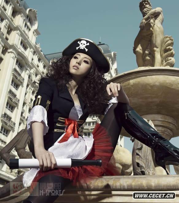 董璇化身女船長(cháng)展風(fēng)情