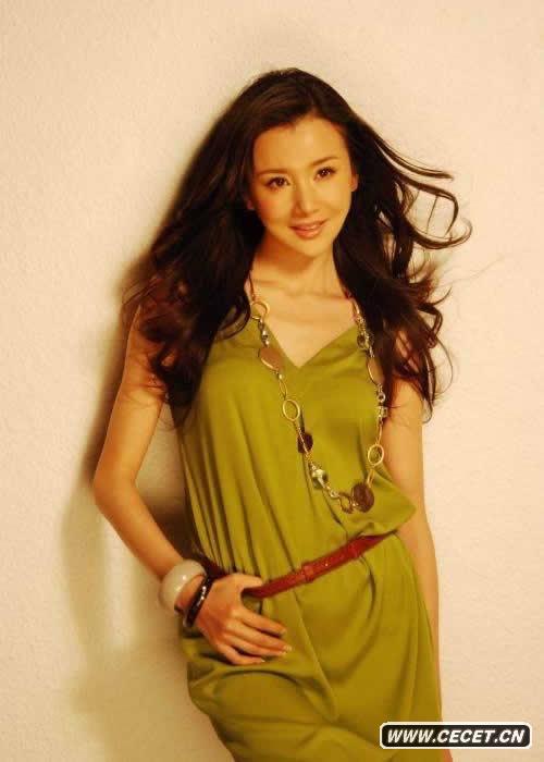 孫菲菲寫(xiě)真長(cháng)發(fā)嫵媚