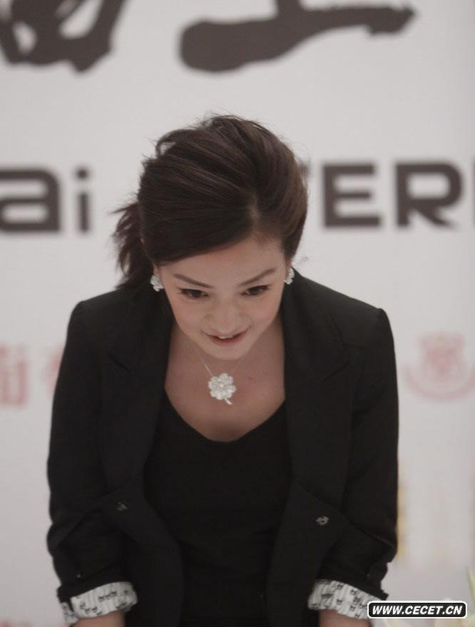 趙薇產(chǎn)后減肥出顯成效