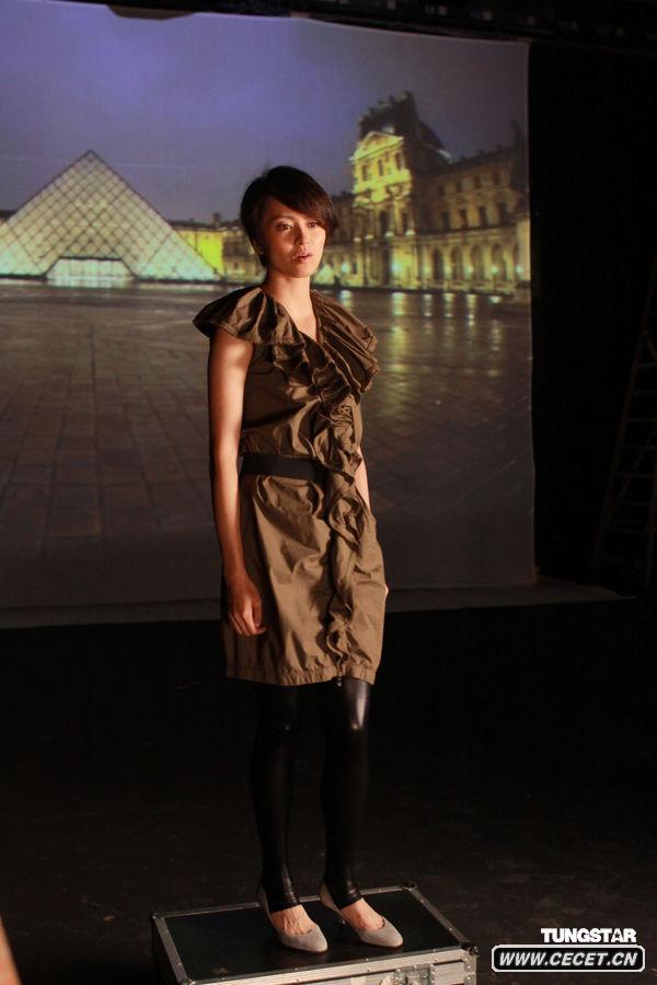 梁詠琪獨自旅行無(wú)艷遇