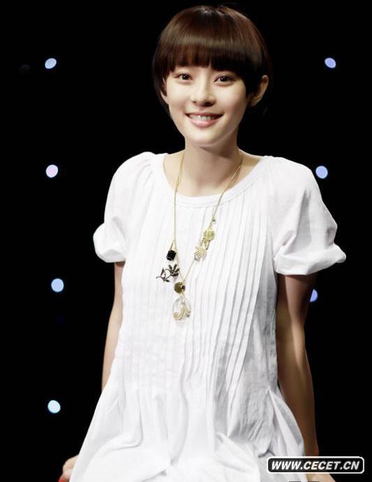 孫儷拍新寫(xiě)真露微笑