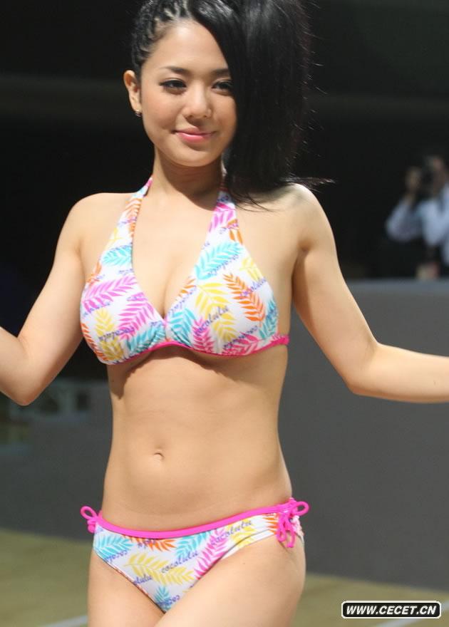 蒼井空泳裝風(fēng)情萬(wàn)種