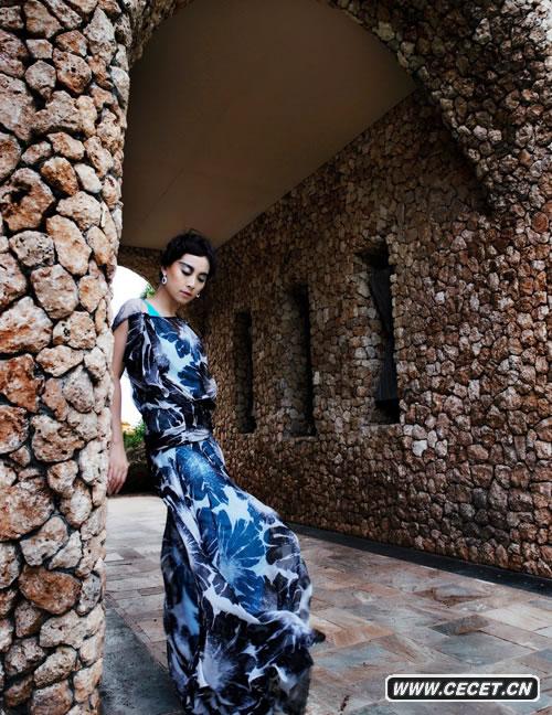 張茜化身古典女神