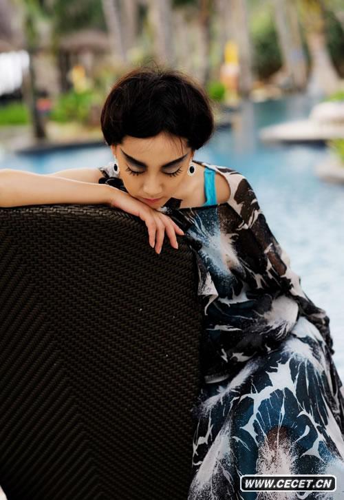 張茜化身古典女神