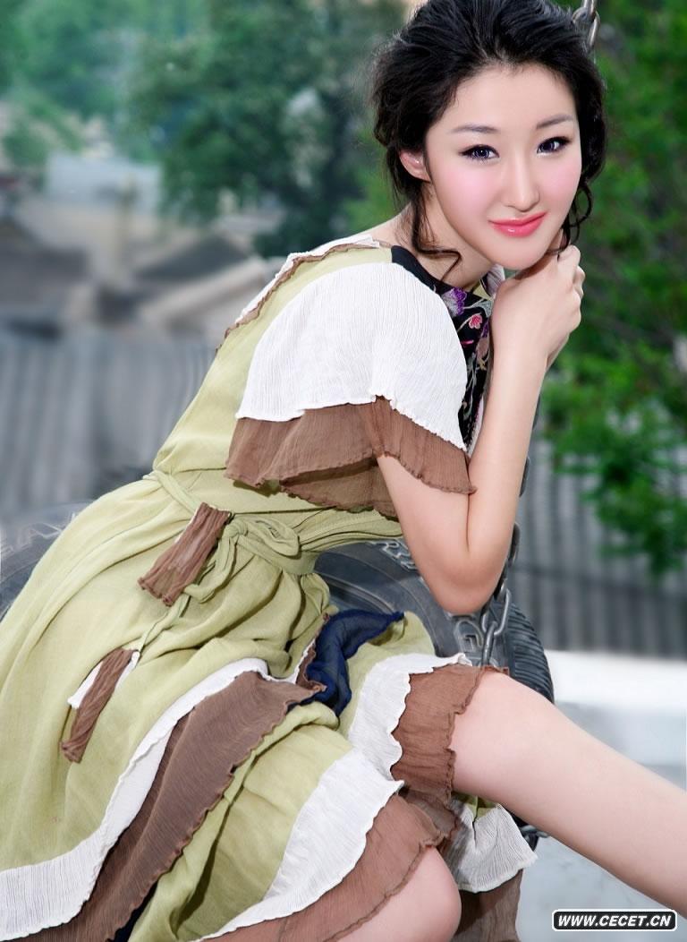 李依馨寫(xiě)真秀民族風(fēng)情