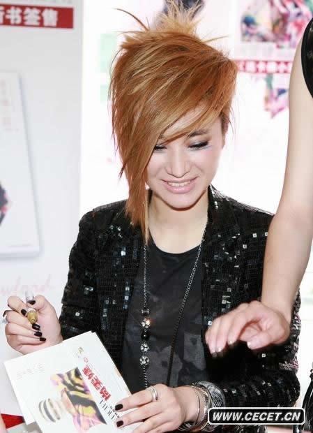 尚雯婕嫩模造型可愛(ài)