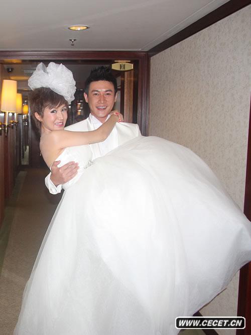 陸毅鮑蕾婚紗亮相