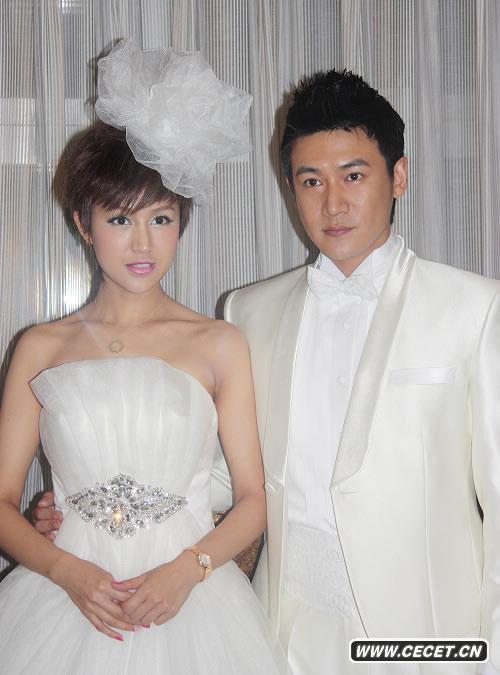 陸毅鮑蕾婚紗亮相