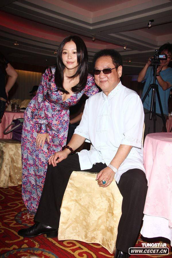 徐若瑄花枝招展現乳溝