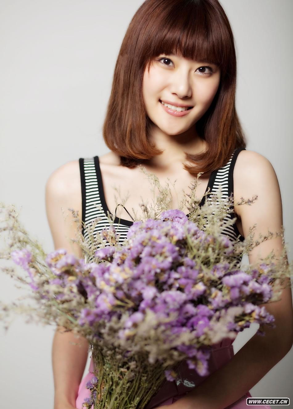 “車(chē)震門(mén)”女主角張如意拍寫(xiě)真