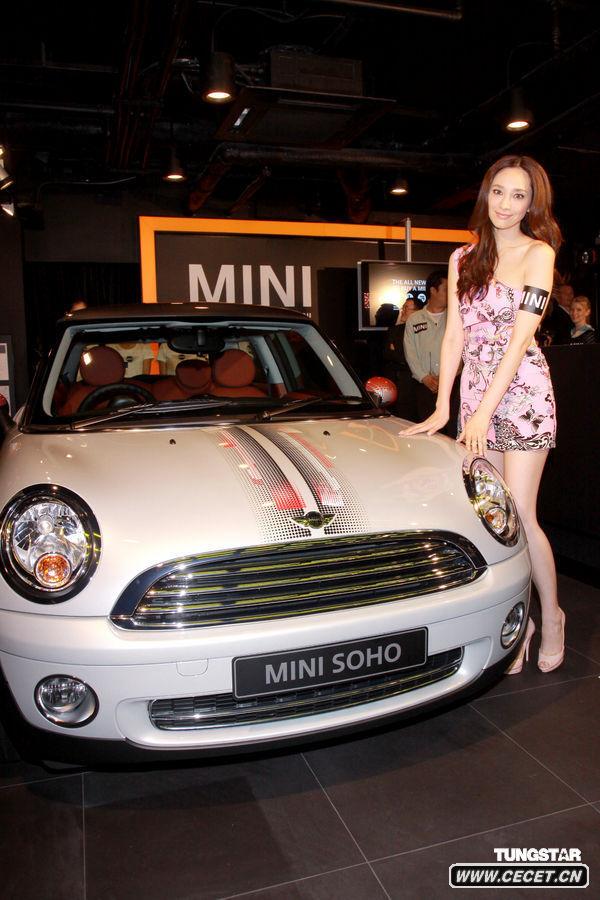 吳佩慈亮相小露香肩