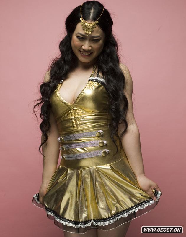 芙蓉姐姐拍嬌羞寫(xiě)真