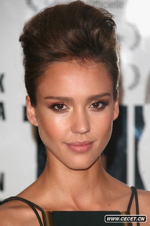 杰西卡阿爾芭冷艷裝束