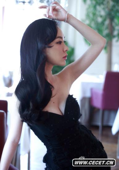 霍思燕黑皮衣妖嬈寫(xiě)真