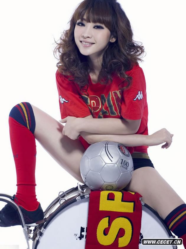 柳巖演繹性感冷艷舞娘