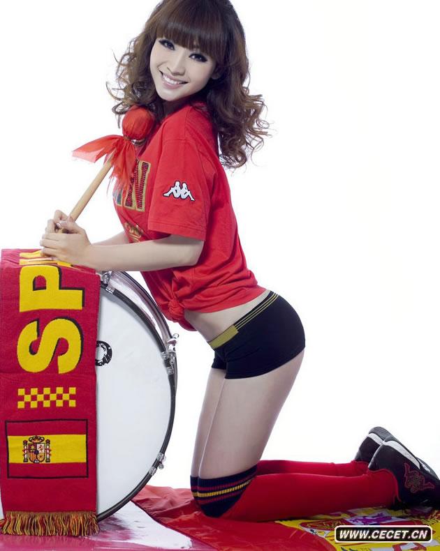 柳巖演繹性感冷艷舞娘