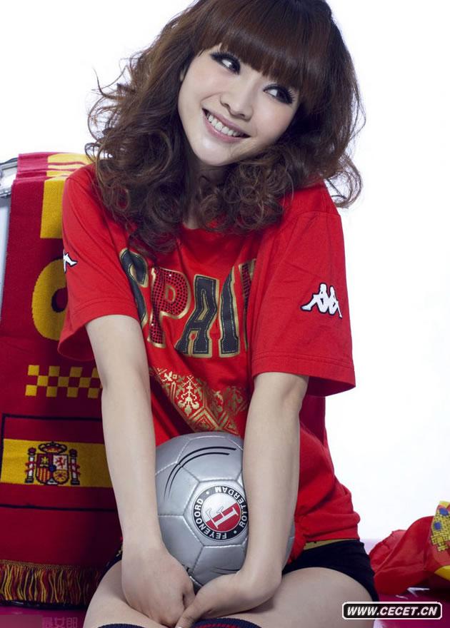 柳巖演繹性感冷艷舞娘