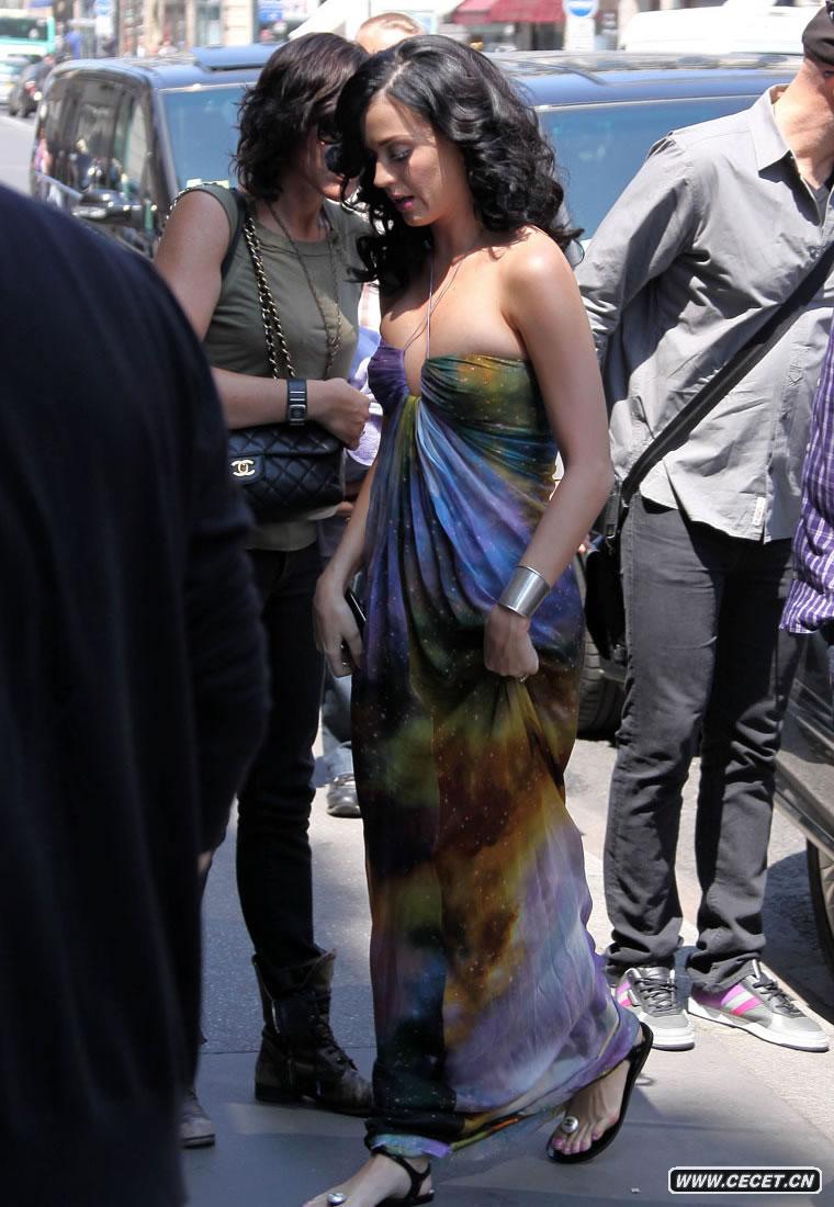 凱蒂佩里秀豐滿(mǎn)上圍