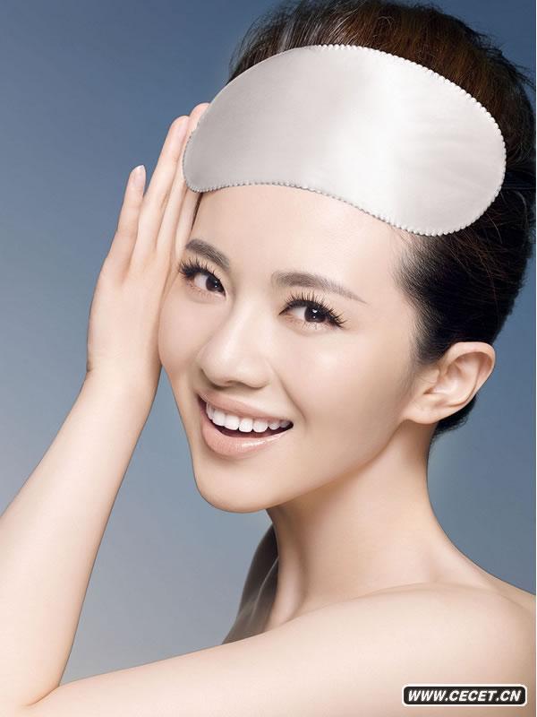 孟茜寫(xiě)真秀無(wú)痕肌膚