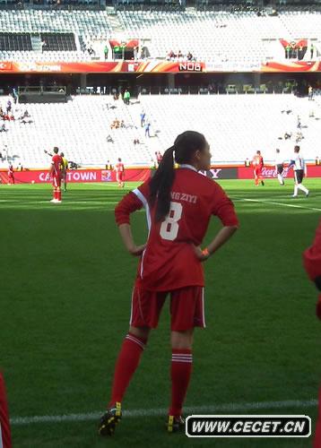 章子怡助陣足球比賽