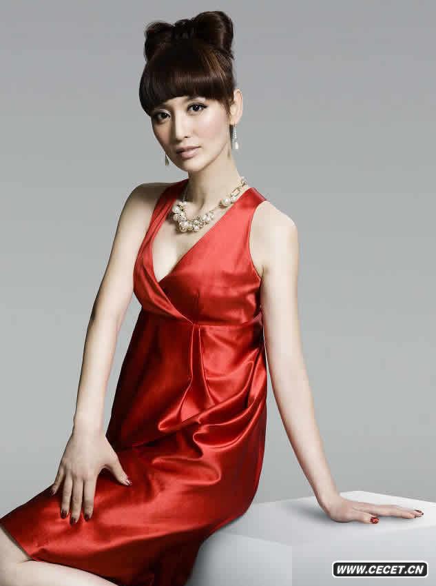 張萌詮釋鬼馬優(yōu)雅