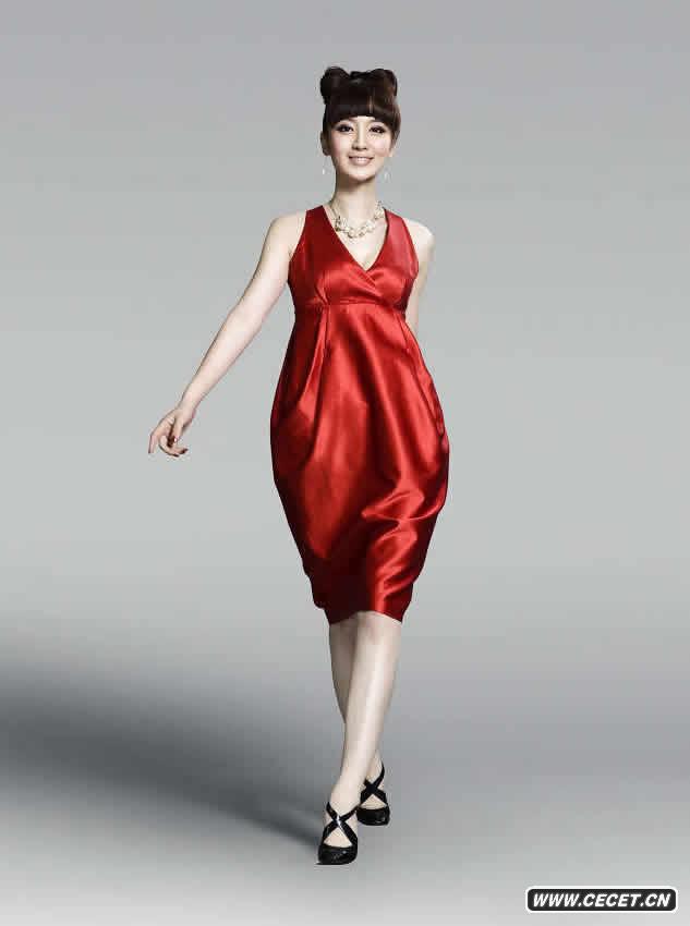 張萌詮釋鬼馬優(yōu)雅