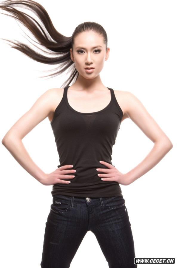 趙柯寫(xiě)真張揚本色魅力