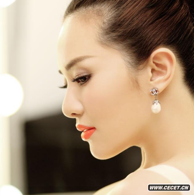 孟茜烈焰紅唇酥胸誘人