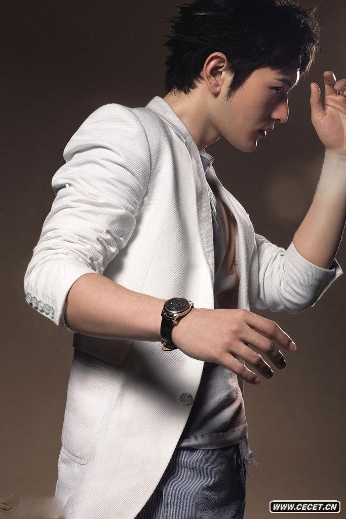 黃曉明秀八塊腹肌