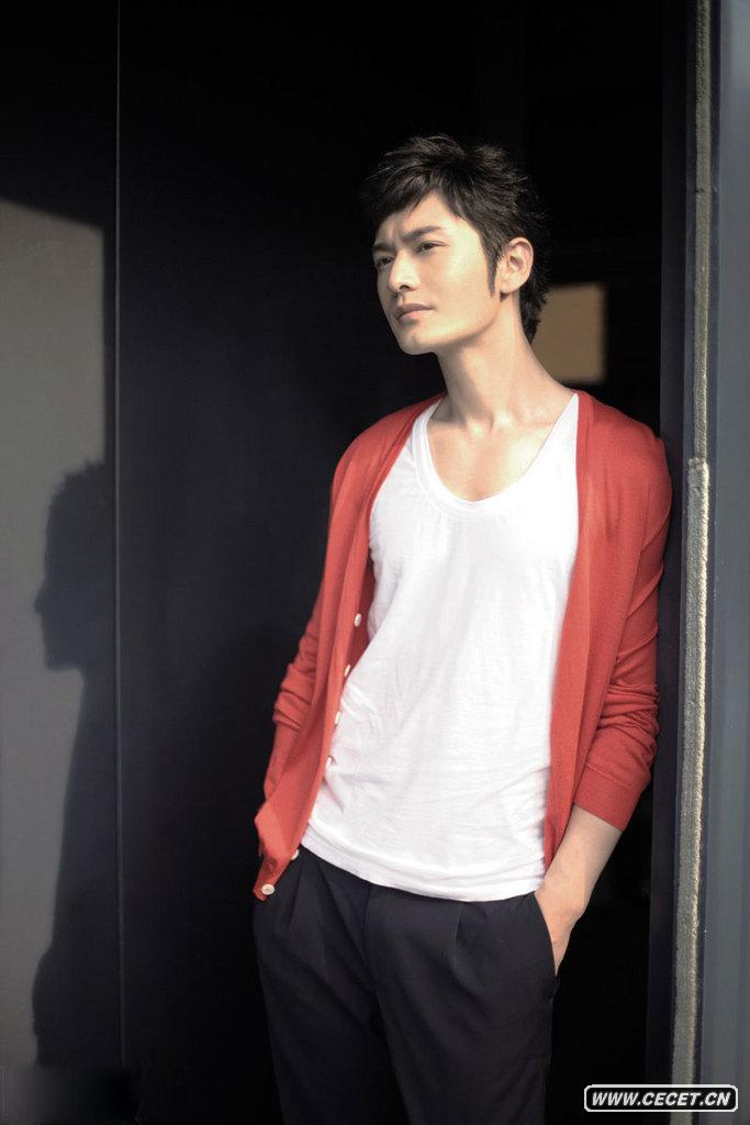 黃曉明秀八塊腹肌