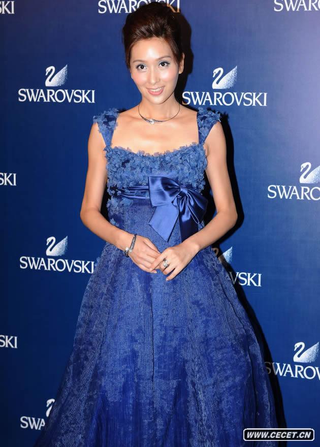 楊恭如深藍色禮服現身派對