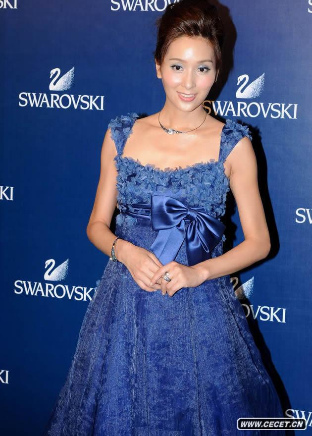 楊恭如深藍色禮服現身派對