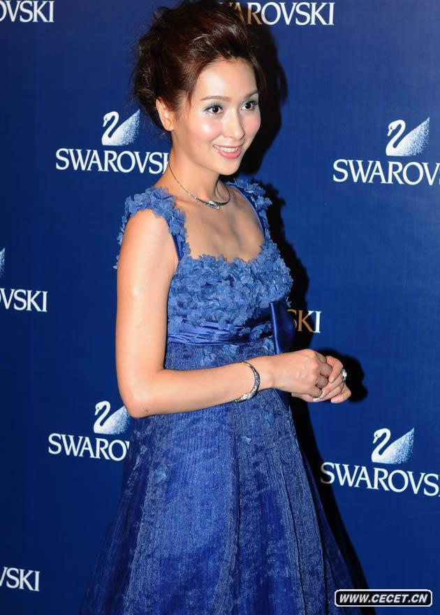 楊恭如深藍色禮服現身派對