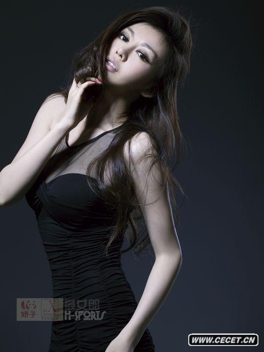 鞏新亮拍寫(xiě)真性感入骨