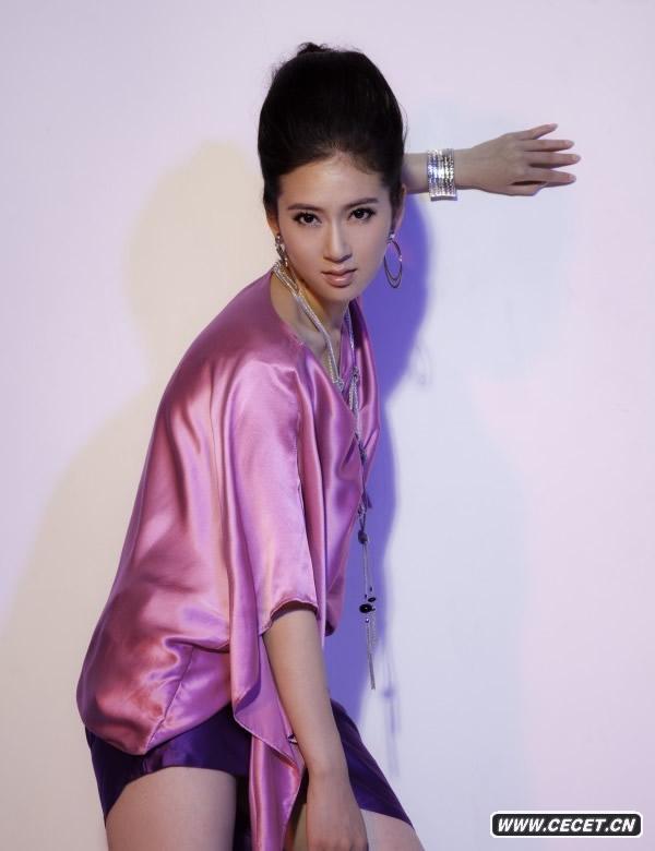 趙柯拍寫(xiě)真妖嬈惹火