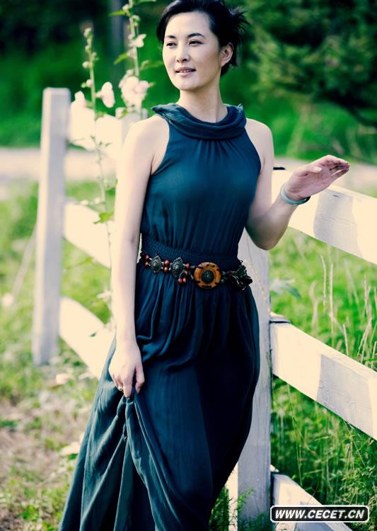 新滅絕王菁華田園寫(xiě)真