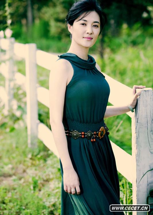 新滅絕王菁華田園寫(xiě)真