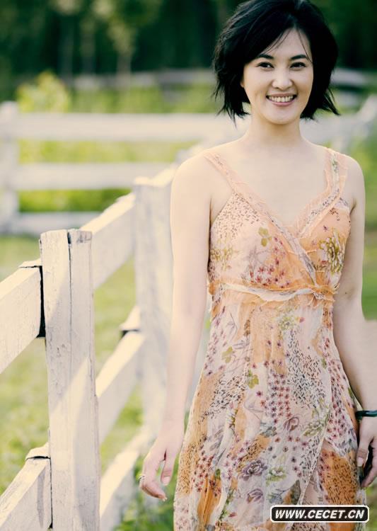 新滅絕王菁華田園寫(xiě)真