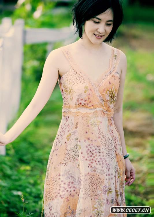 新滅絕王菁華田園寫(xiě)真