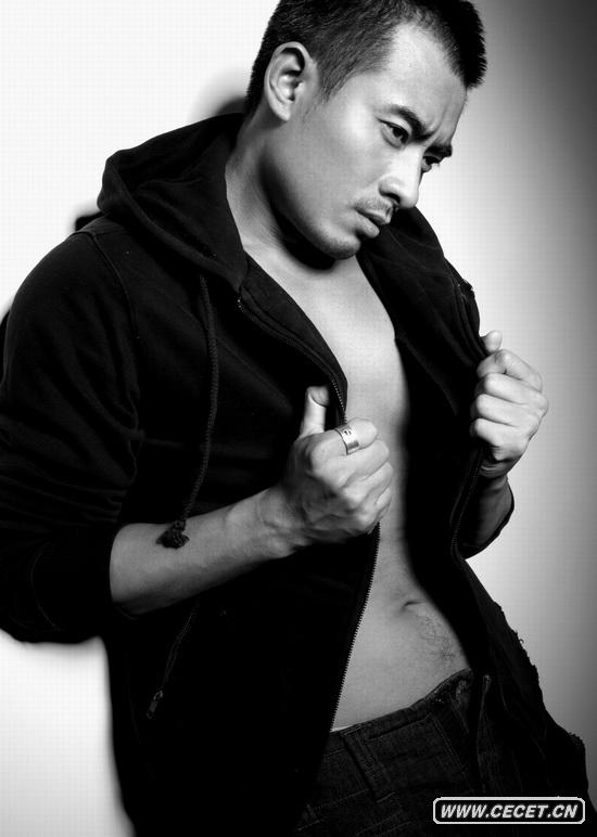 陳龍真空寫(xiě)真秀胸肌