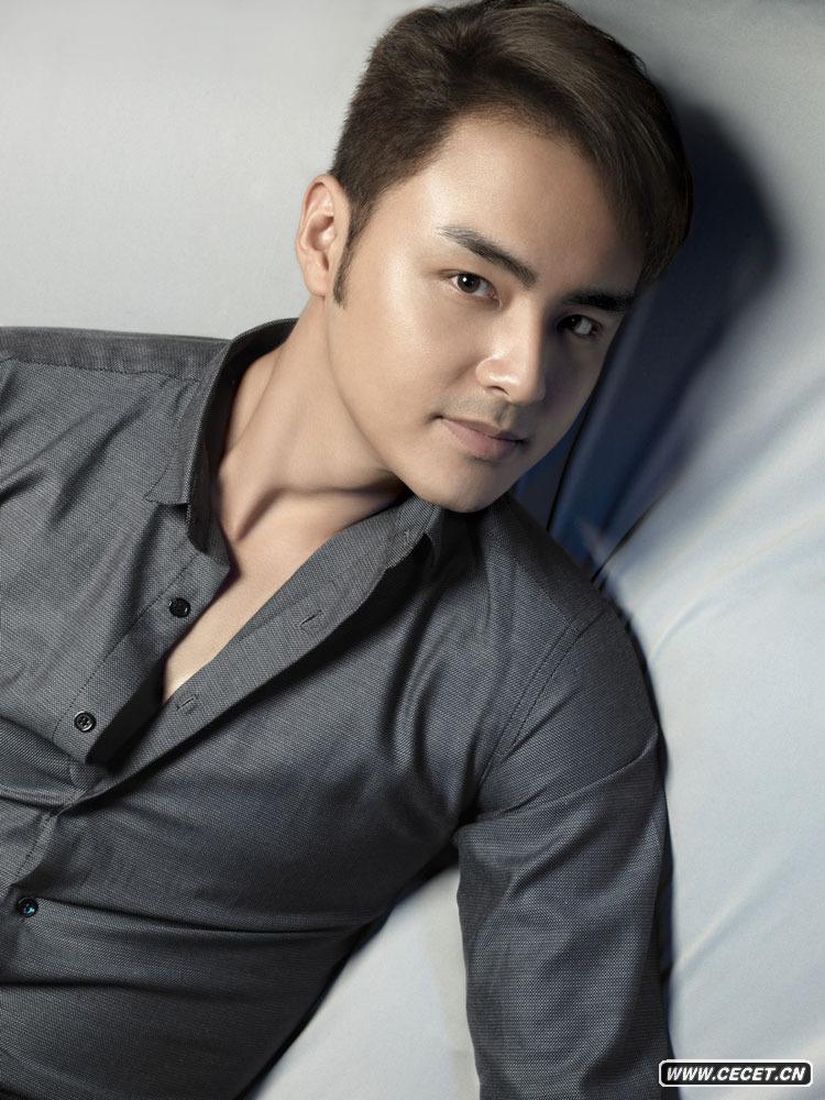 明道性感解衣出鏡