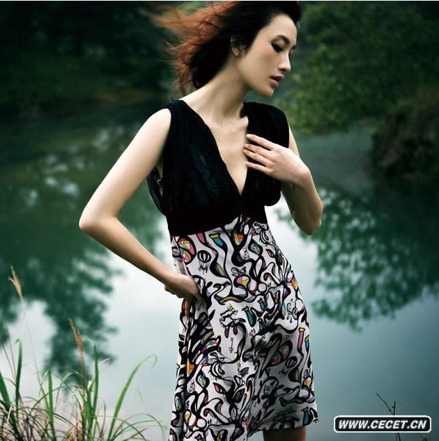 張儷性感曲線(xiàn)若隱若現