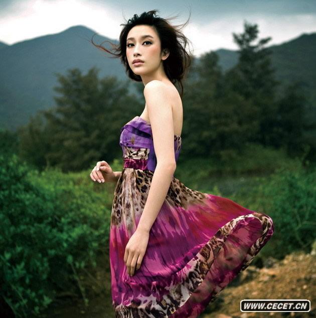 張儷性感曲線(xiàn)若隱若現