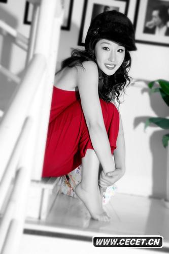 李依馨顯成熟女性魅力