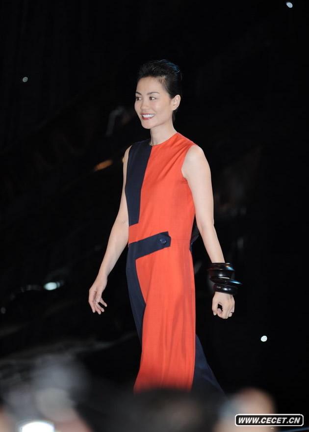 王菲宣傳巡唱沉默少言