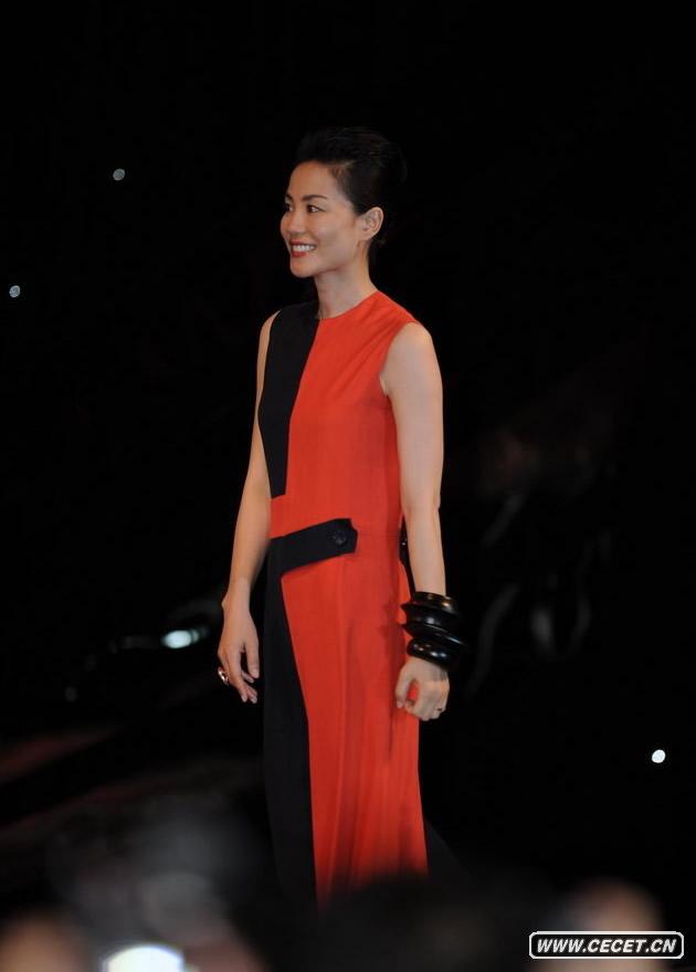 王菲宣傳巡唱沉默少言