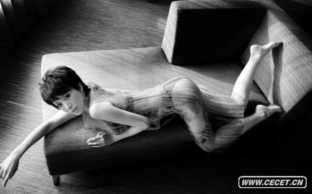 金巧巧透視裝上陣拍誘惑寫(xiě)真