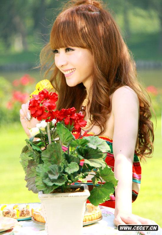 柳巖野餐寫(xiě)真曝光