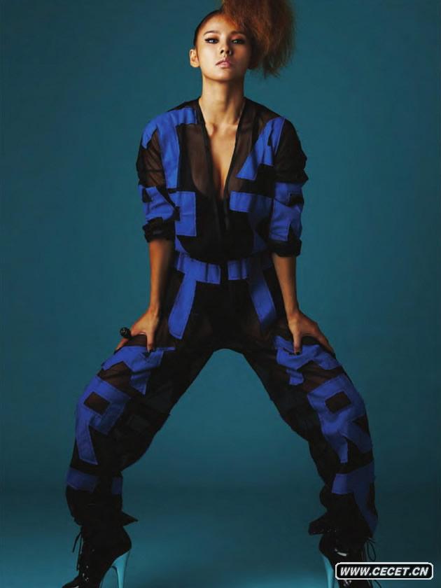 李孝利煙熏妝個(gè)性夸張